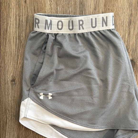 Under Armour Women’s Grey Shorts XL - Picture 3 of 3
